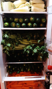 Gemüse in Kühlschrank voll