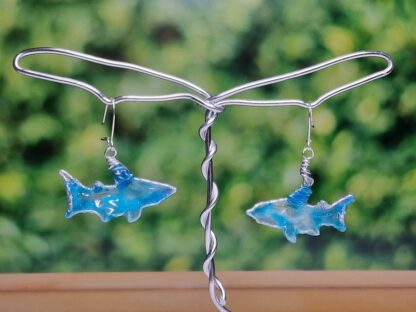 SET handbemalt blauer Hai Ohrhänger mit Anhänger im coolen Wasserfarben Look Ohrhaken aus 925 Sterling Silber blau Haifisch Meer Ozean shark – Bild 4