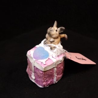 Sammelfigur mit Päckchen 41