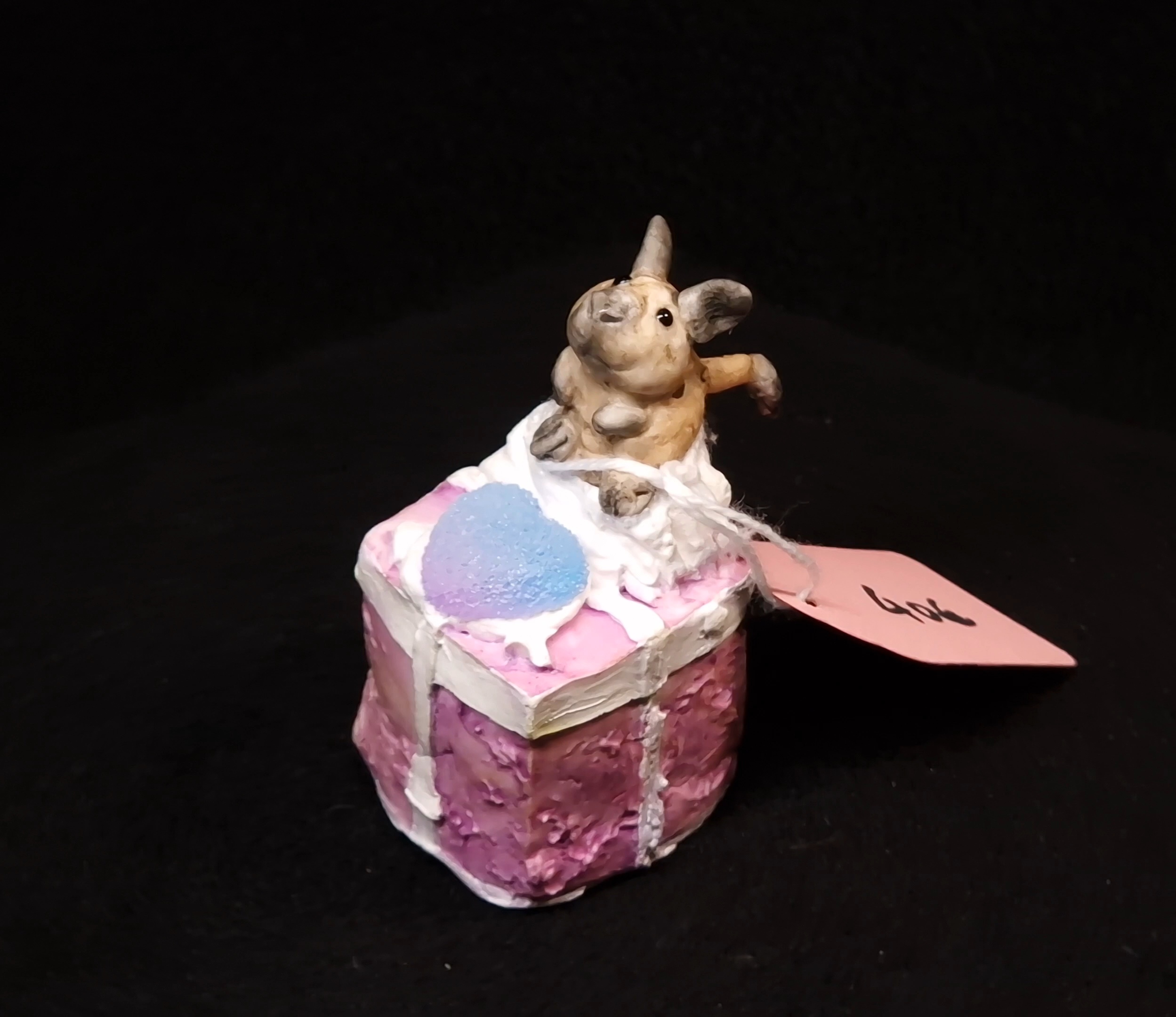 Sammelfigur mit Päckchen 41