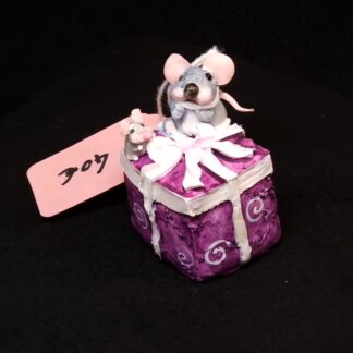 Sammelfigur mit Päckchen 42