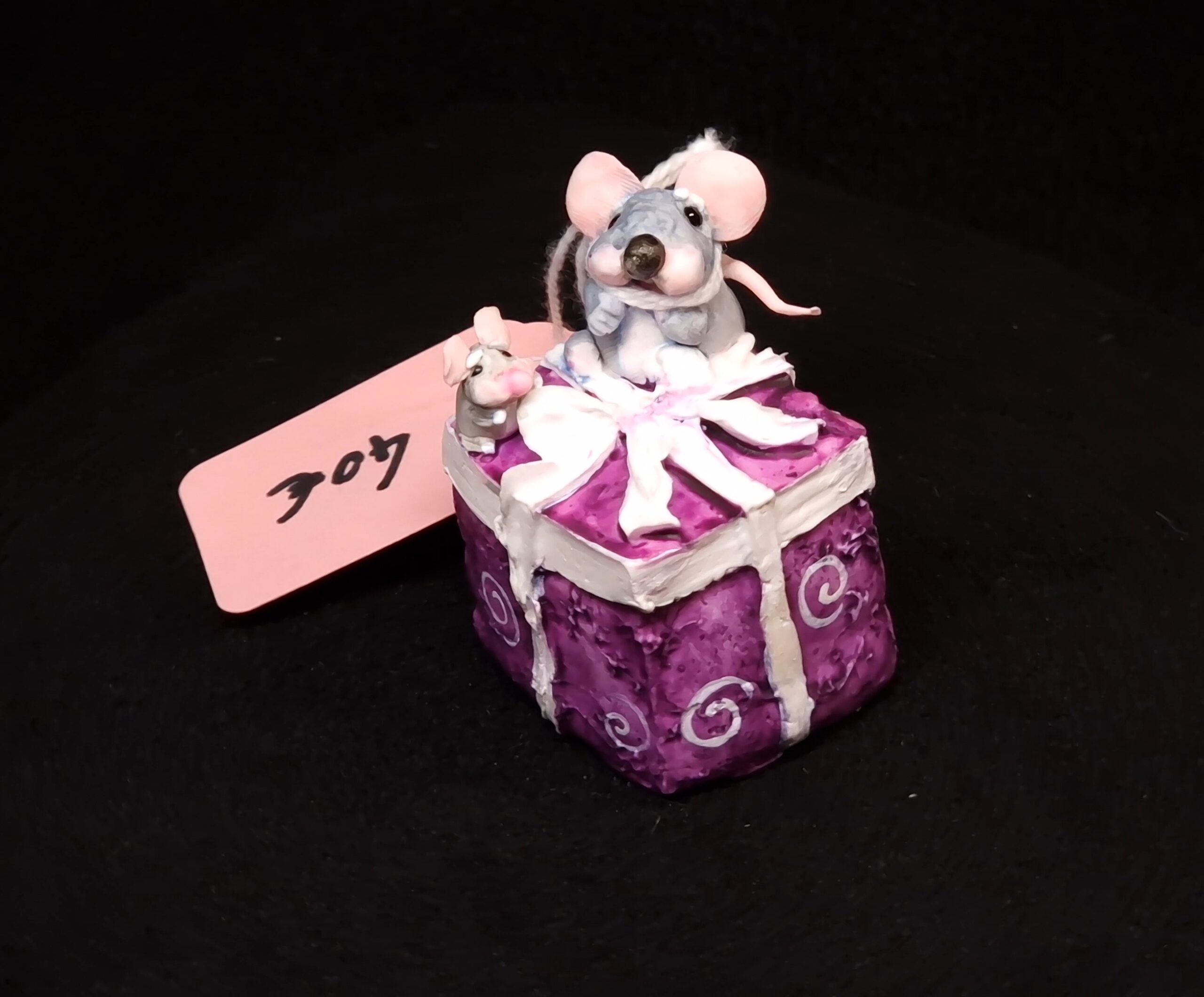 Sammelfigur mit Päckchen 42