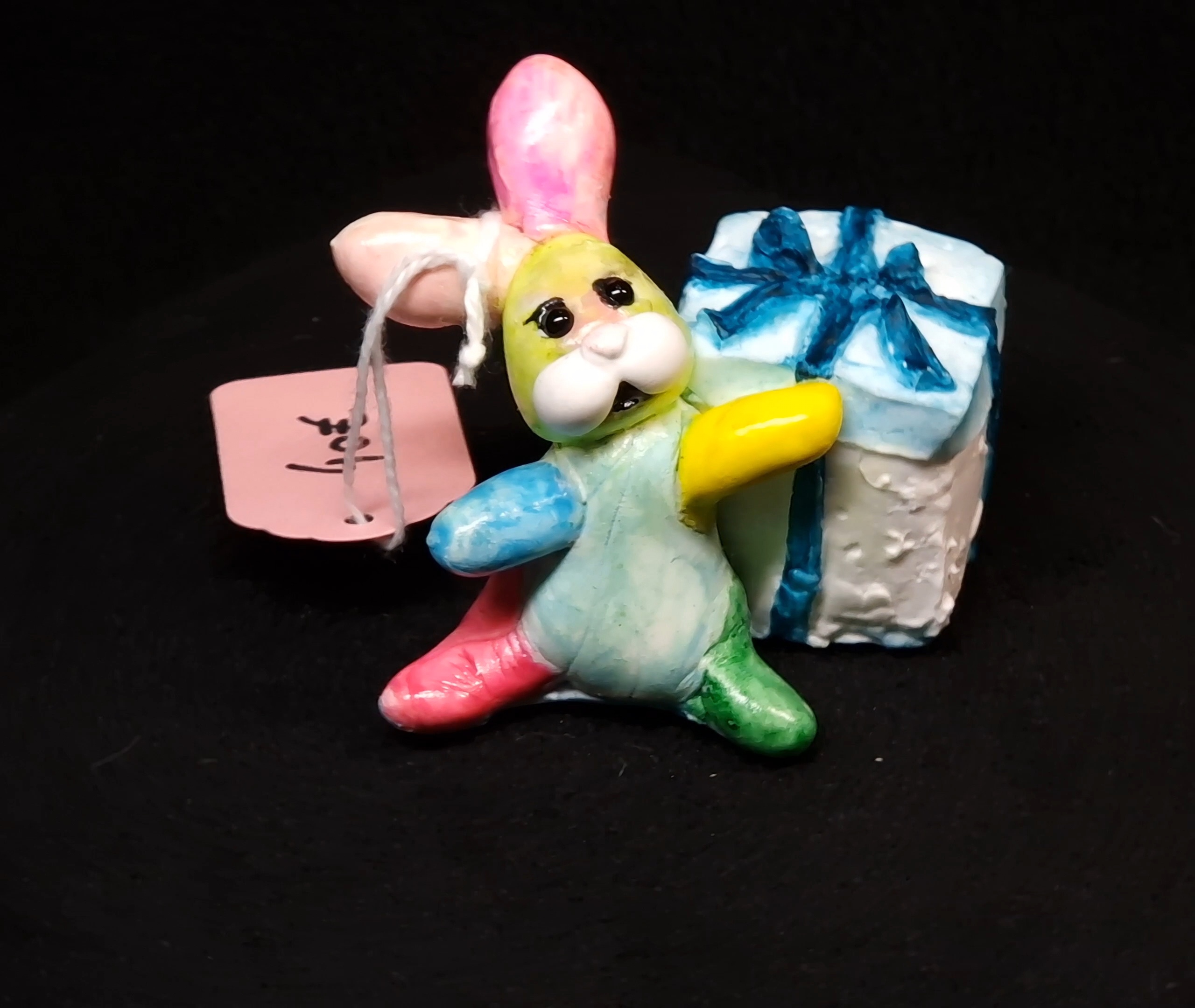 Sammelfigur mit Päckchen 48