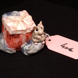 Sammelfigur mit Päckchen 40