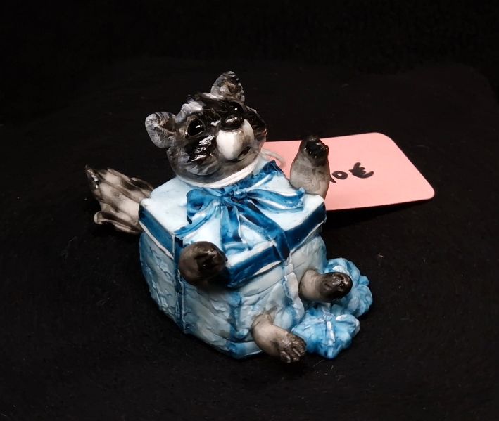 Sammelfigur mit Päckchen 59