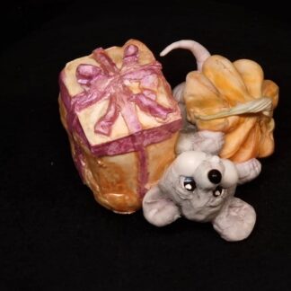 Sammelfigur mit Päckchen 15