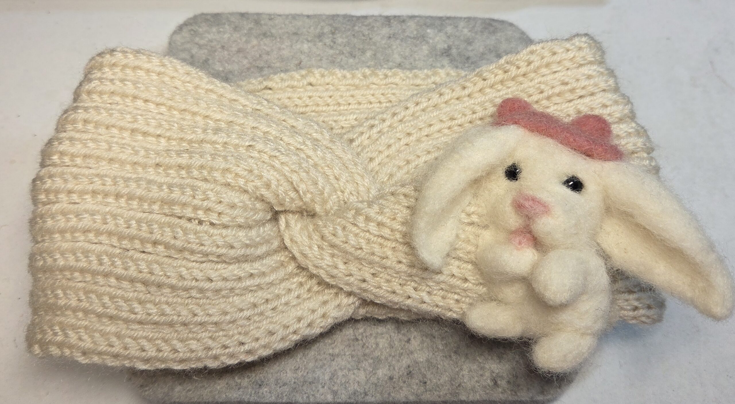 Winterstirnband mit Filzi Kaninchen – Bild 4