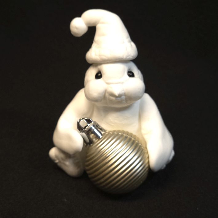 Sammelfigur mit Weihnachtskugel 9 - WUNSCHFARBE – Bild 5