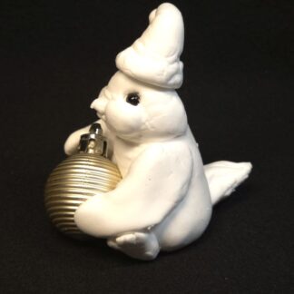 Sammelfigur mit Weihnachtskugel 9 - WUNSCHFARBE