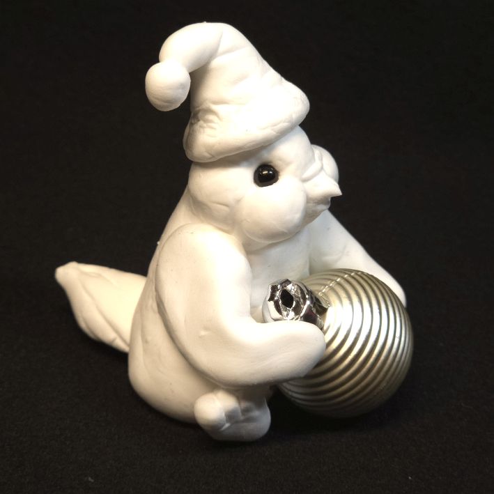 Sammelfigur mit Weihnachtskugel 9 - WUNSCHFARBE – Bild 2