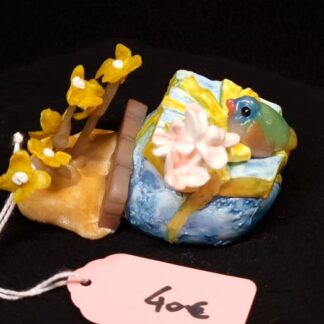 Piepmatz mit Blümchen Baum Ornament Dekofigur
