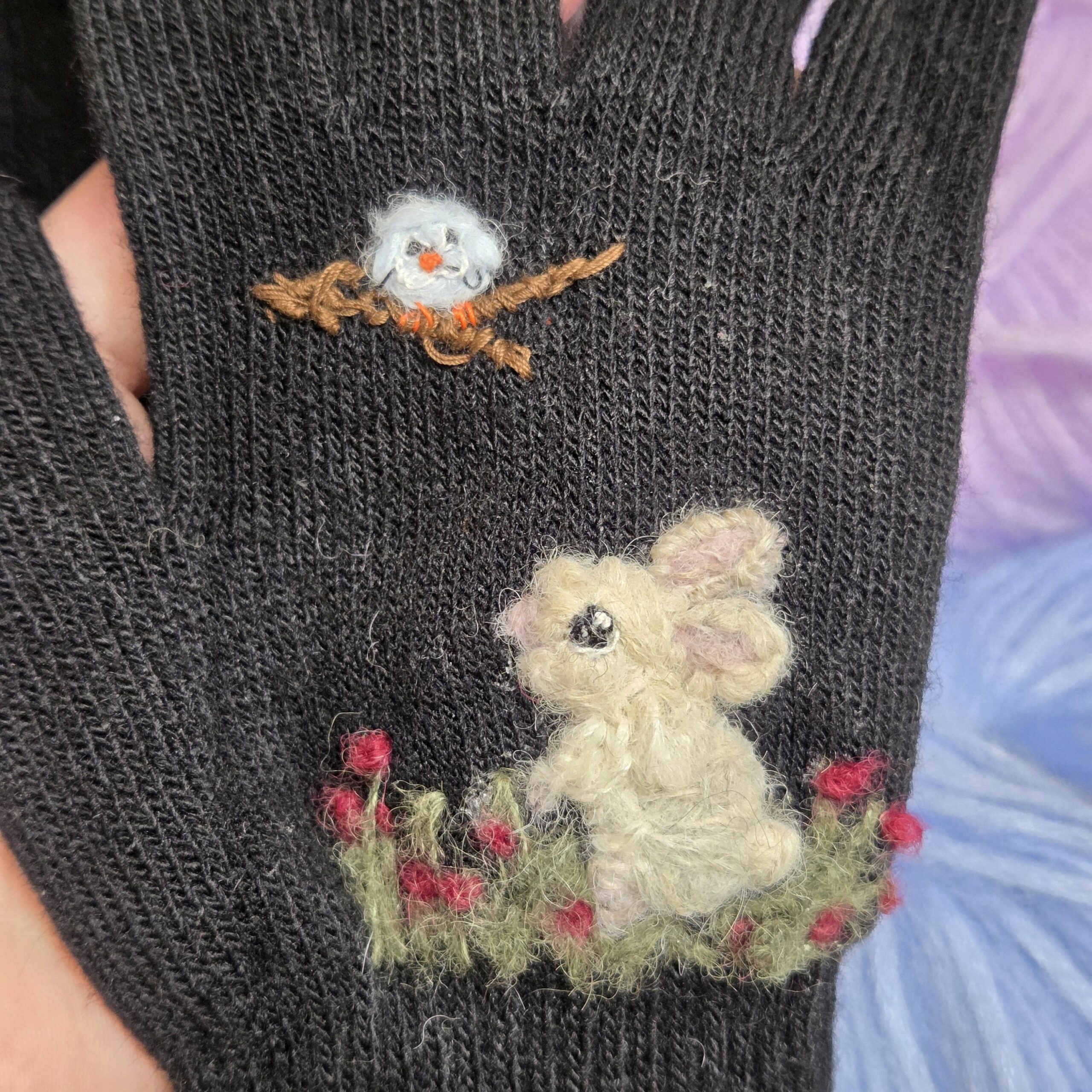 Handschuhe gestickt mit Kaninchen – Bild 3
