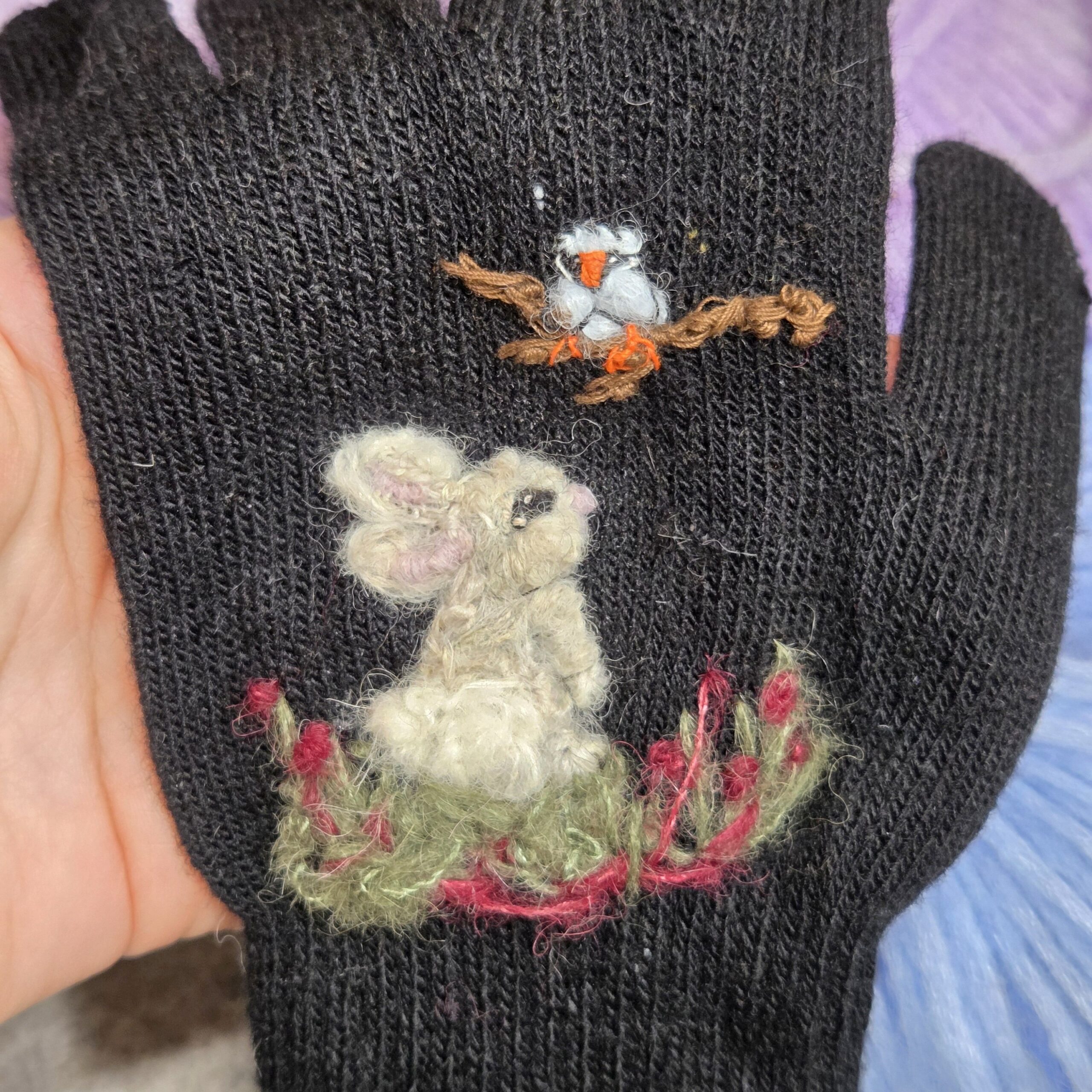 Handschuhe gestickt mit Kaninchen – Bild 2