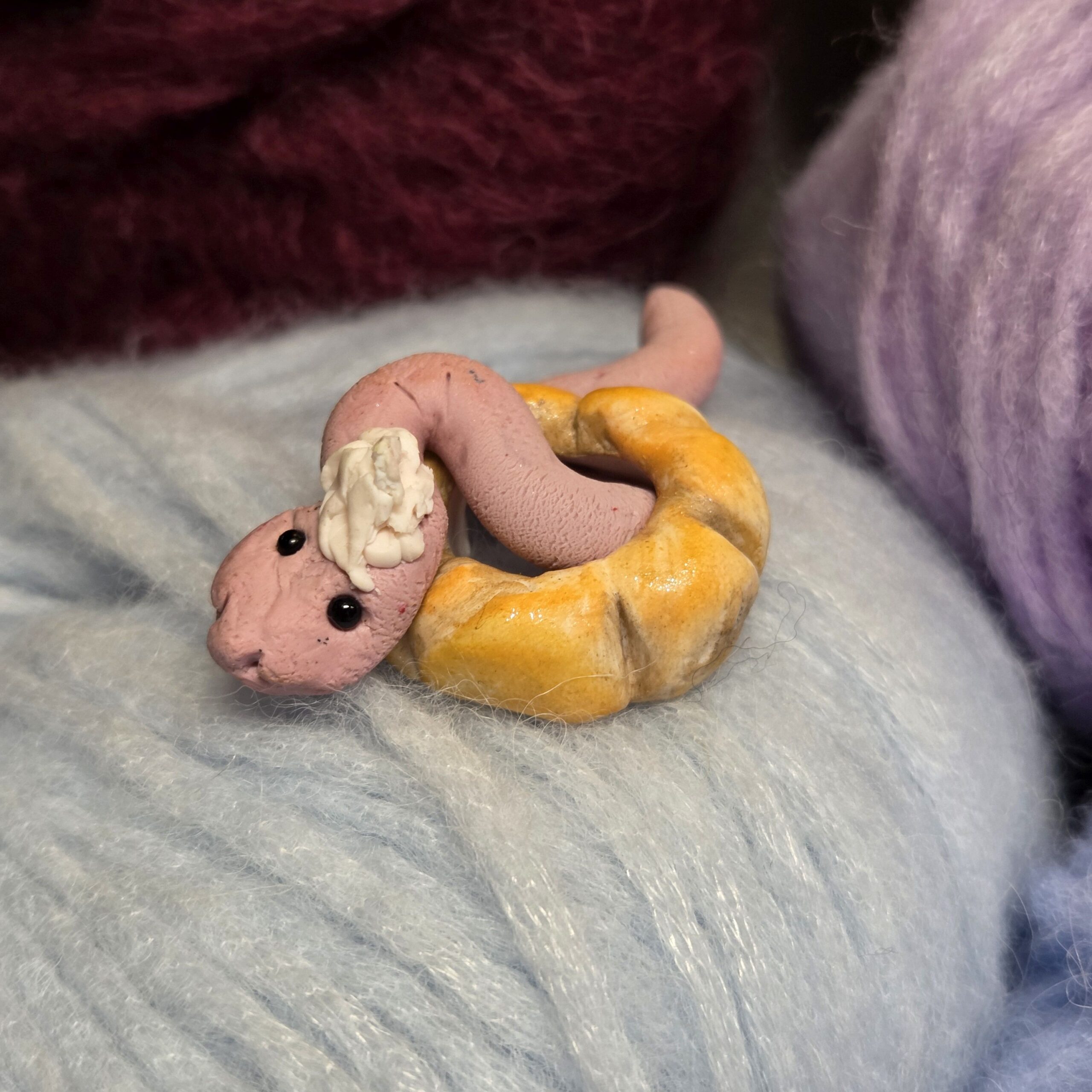 Bagel Schlangerl Dekofigur – Bild 2