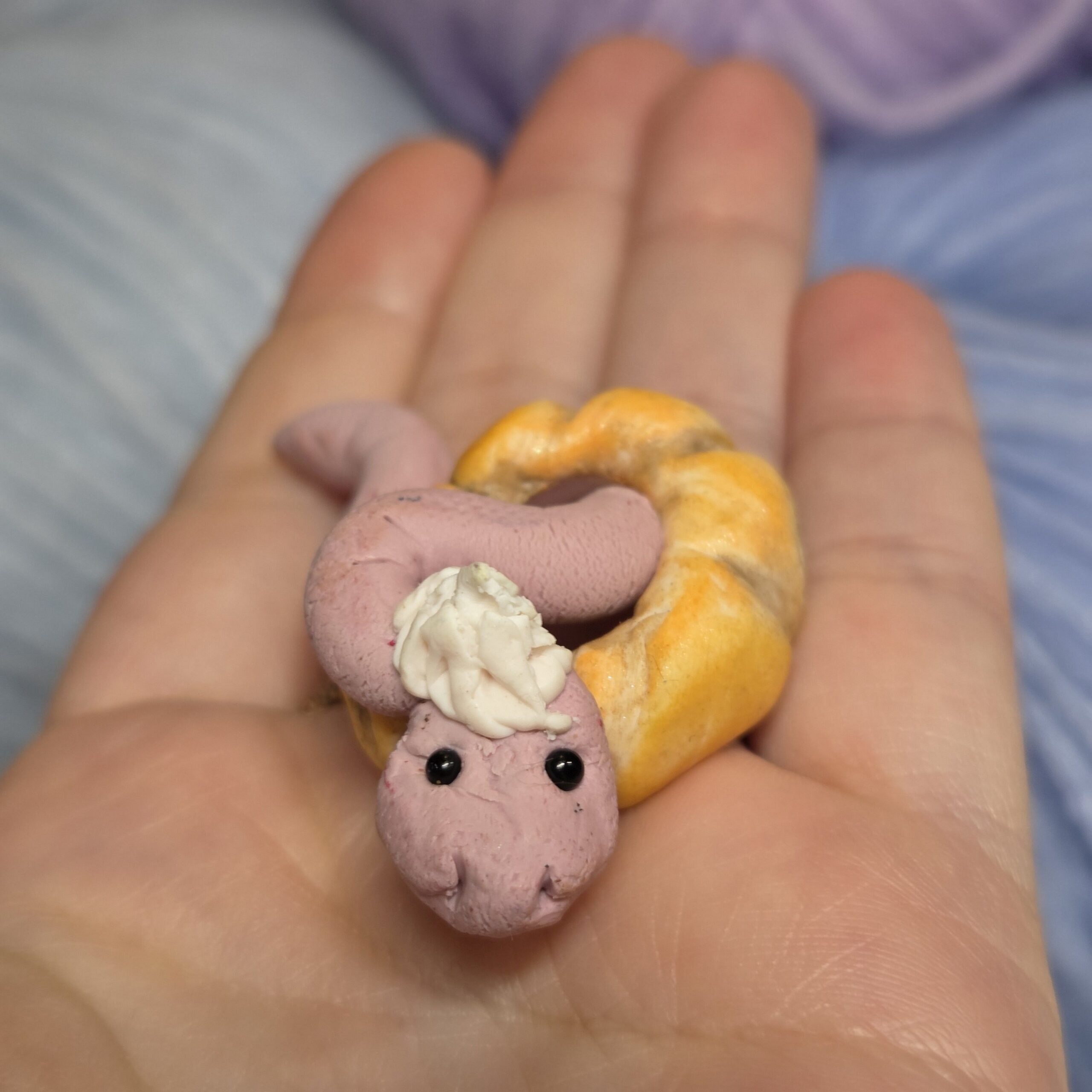 Bagel Schlangerl Dekofigur