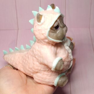 crochet Babykatze im Drachen Strampler XXL Dekofigur