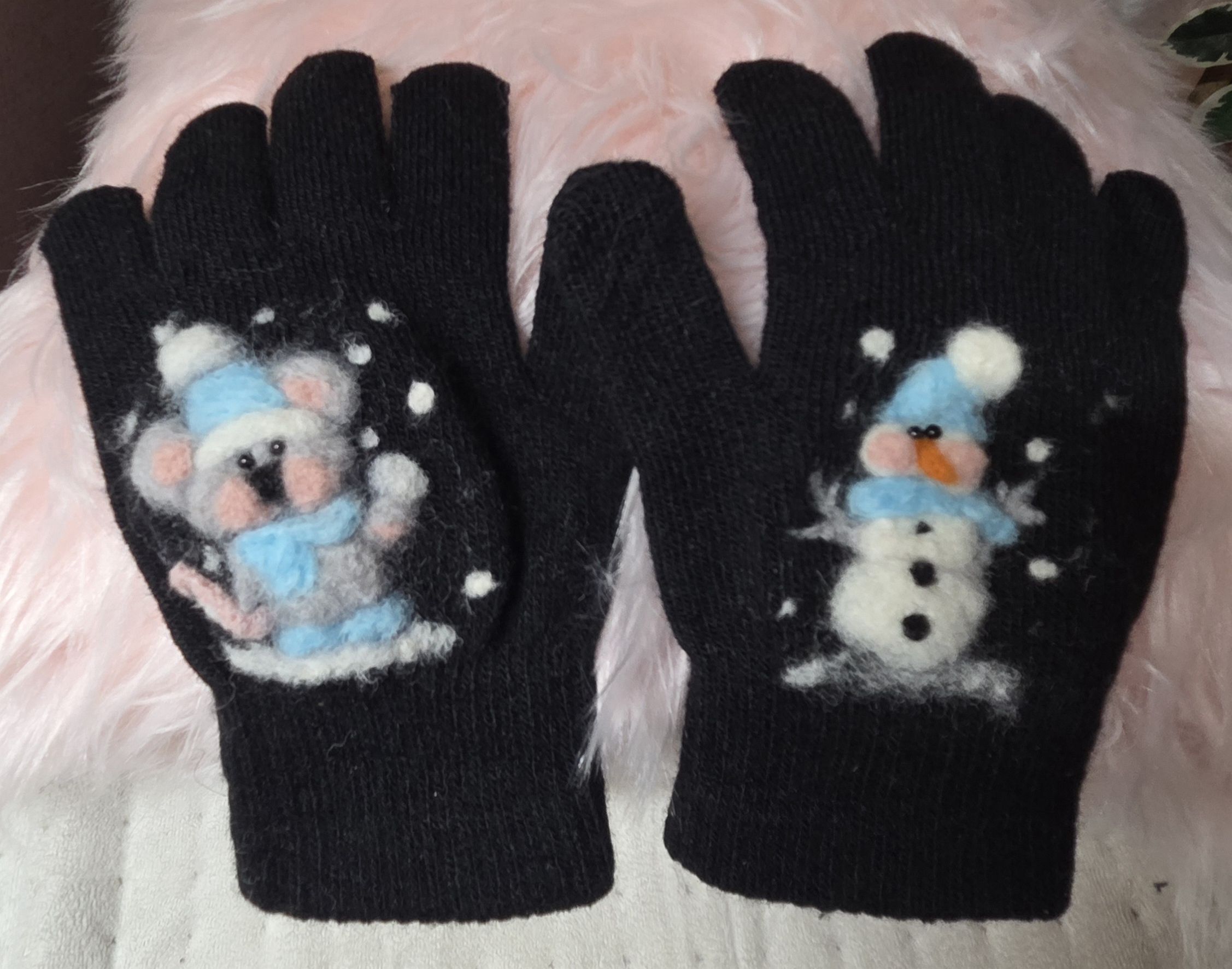 Handschuhe gefilzt mit Schneemann und Kuschelmaus