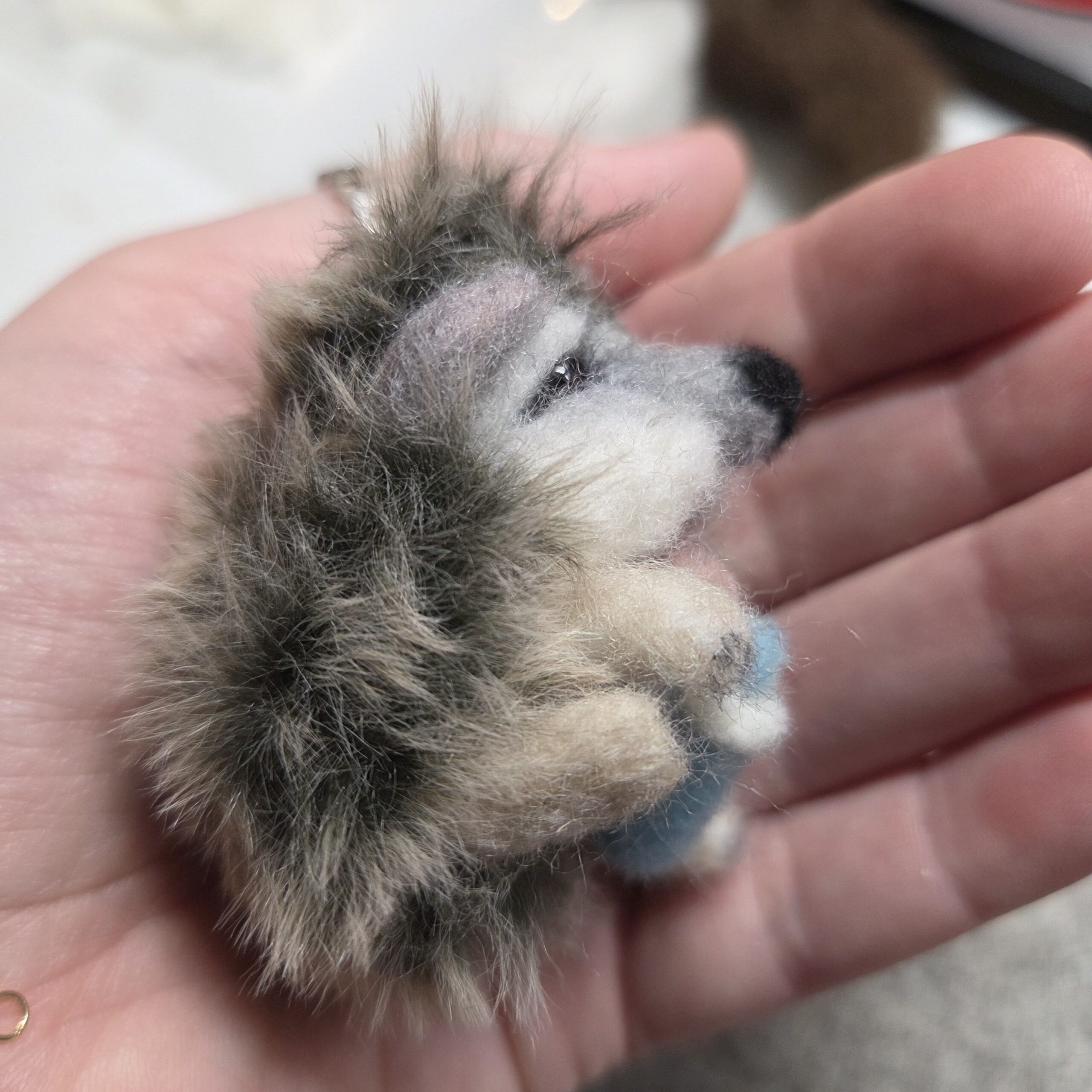 Otto Igelbaby Deckenbaby gefilzte Tierfigur – Bild 3