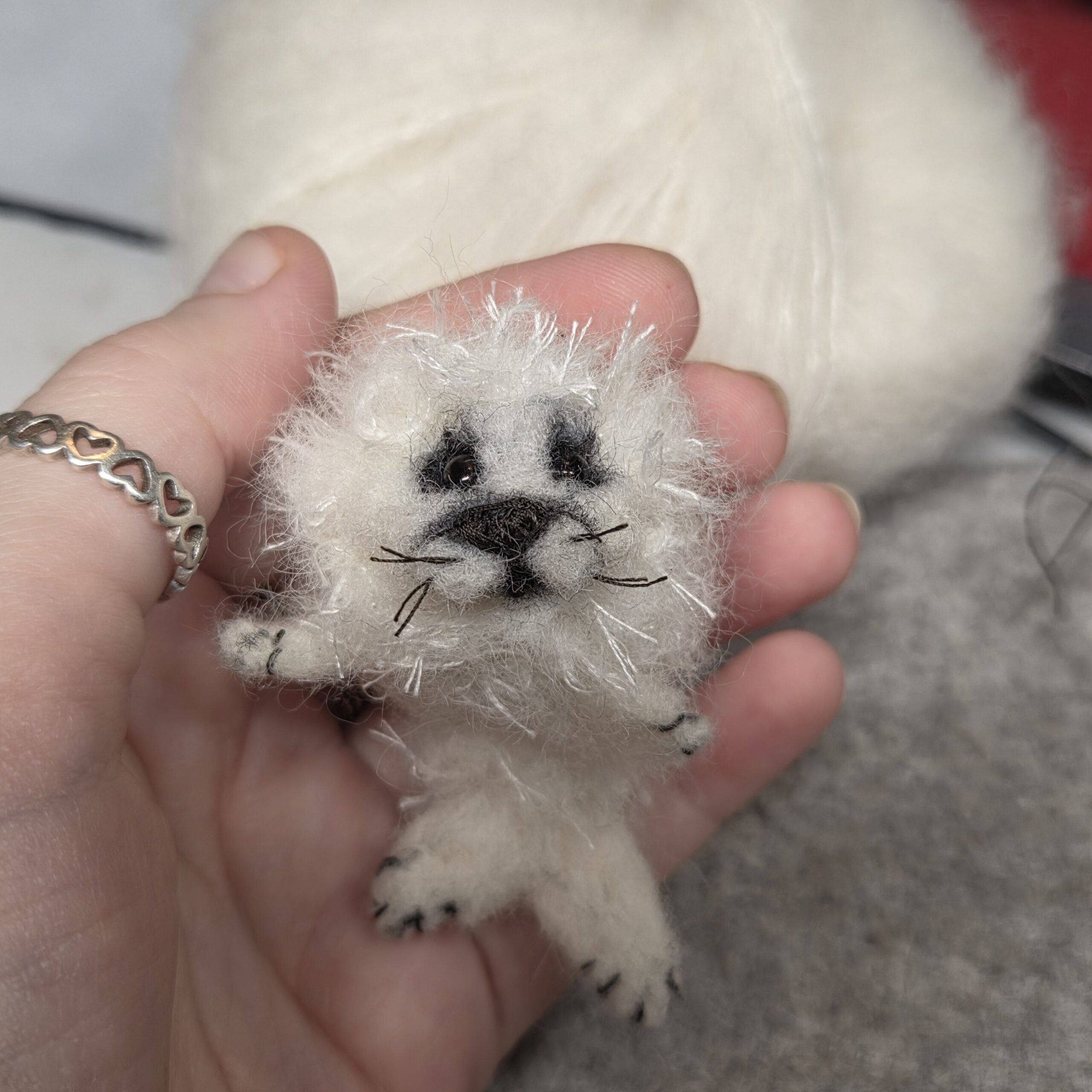 Herbert der Heuler gefilzte Tierfigur – Bild 3